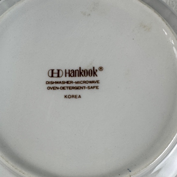 Hancook Festive Winter Scene Ceramic lidded Bowl - Picture 6 of 12